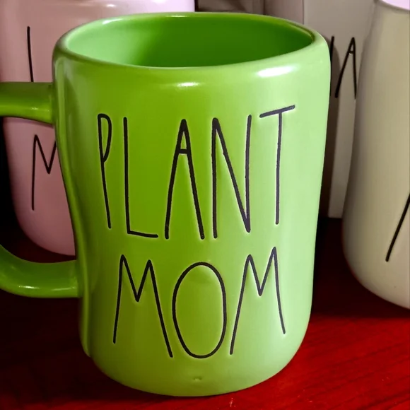 Rae Dunn PLANT MOM mug - Picture 1 of 1